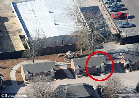 The Skulking Tiger Golf Superstar Woods Tracked Down At Sex Addict Clinic His Wife Elin Ordered