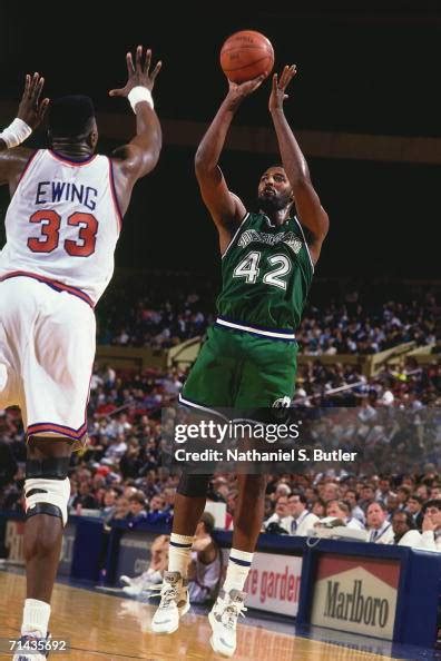 Roy Tarpley of the Dallas Mavericks shoots a jump shot against... News Photo - Getty Images