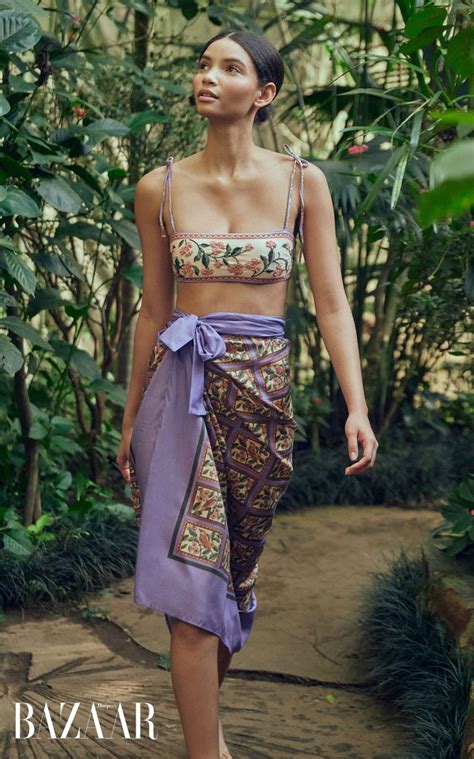 Nh Ng M U Bikini I Bi N P Nh T Mang C M H Ng Retro Harper S Bazaar Vi T Nam