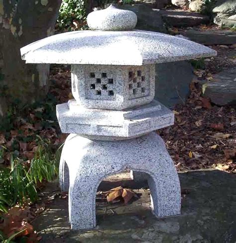 15 The Best Outdoor Japanese Lanterns