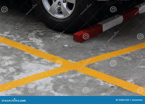 Yellow line stock image. Image of city, marking, drive - 32081325