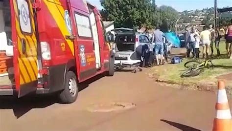 Ciclista sofre traumatismo craniano após ser atropelado no Bairro