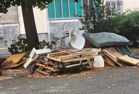 Mirafiori Sud Ora I Residenti Esasperati I Rom Cagano Nelle Cantine