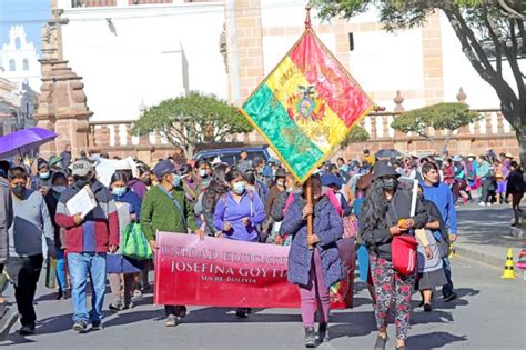 Padres De Familia De D 3 Marchan Por Presupuesto