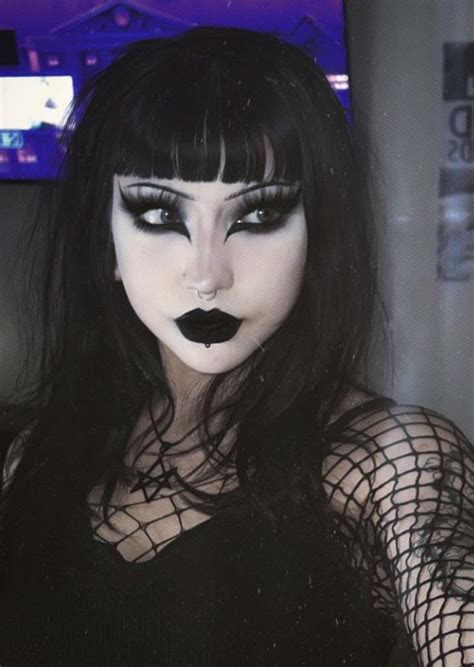 simple trad goth Ideias de maquiagem Tutorial maquiagem gótica