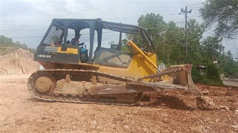 Alat Berat DOZER D85E SS Penghamparan Timbunan Proyek Jalan Lintas