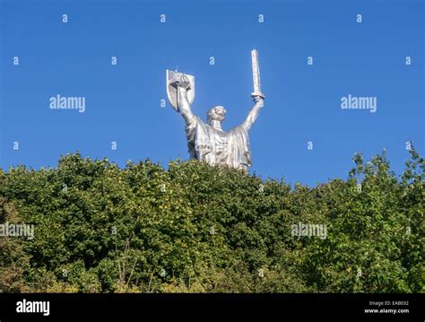 Statue de la Mère Patrie Yevgeny Vuchetich conçu par une partie du