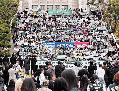 이대생·동문들 “김준혁 즉각 사퇴하라”