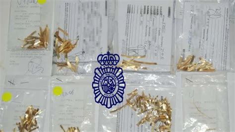 Detenida una pareja por robar ornamentos y marcos de oro de las lápidas