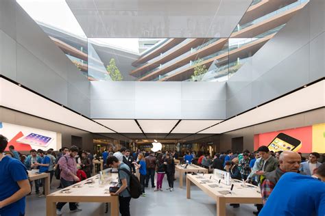 Apple Store Interior People