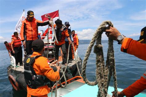 Nelayan Danau Toba Bantu Pencarian Penumpang KM Sinar Bangun ANTARA News