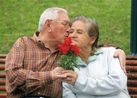 Adultos Mayores El Amor En La Tercera Edad