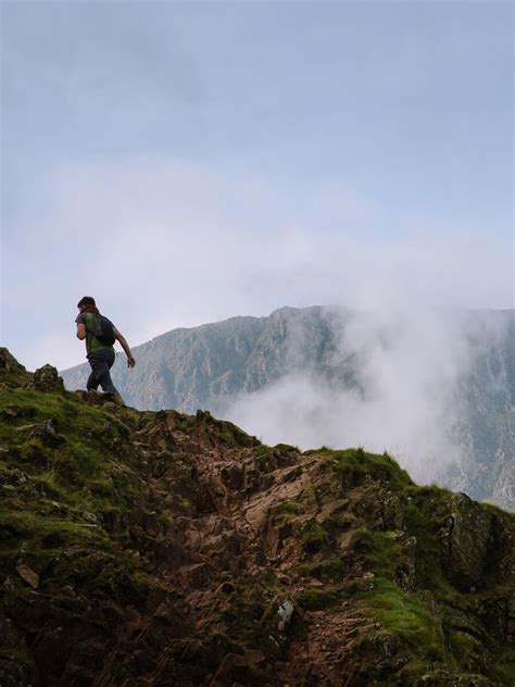 5 Best Walking Routes Up Scafell Pike + Instructions & Map