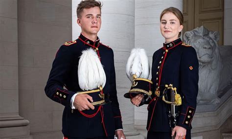 Elisabeth y Gabriel de Bélgica de uniforme militar Foto 1