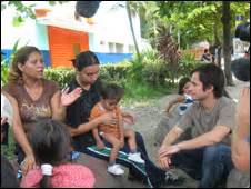 BBC Mundo Noticias Gael García presenta Los Invisibles el viaje