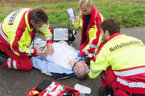 Rettungsassistent Keine Pflicht Zur Fortbildung Feuerwehr Ub De