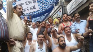 Jewellers Block Vehicular Movement Protest Half Naked Daily Excelsior