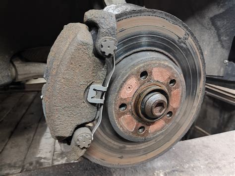 Замена передних тормозов. — Audi Q5 (1G), 2 л, 2010 года | плановое ТО ...