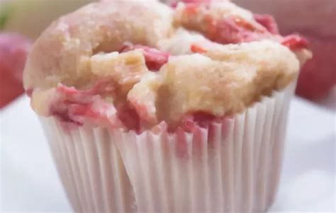 Honig Rhabarber Erdbeer Muffins Ein S Es Rezept F R Jeden Tag