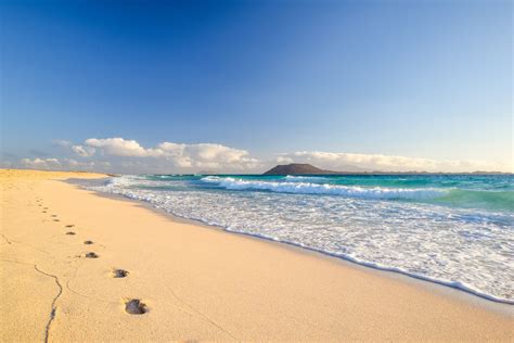 The 10 best beaches in Lanzarote | lastminute.com