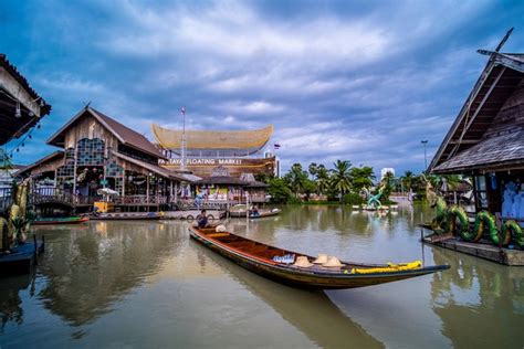 Pattaya Floating Market - Pattaya - Guide to Thailand