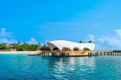 The Westin Maldives Miriandhoo Resort Beds