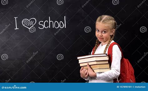 Une Coli Re Coquine Avec Des Livres Debout Pr S Du Tableau J Adore La