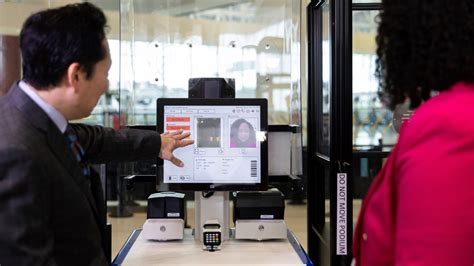 Les S Nateurs Veulent Que La Tsa Freine La Reconnaissance Faciale Dans