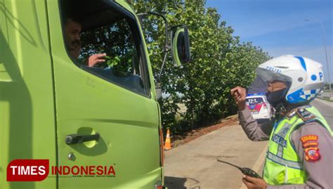 Sambut Arus Balik Libur Panjang Truk Sumbu Tiga Dilarang Masuk Tol