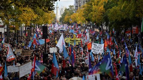 Marche Contre La Vie Ch Re Des Dizaines De Milliers De Personnes Ont