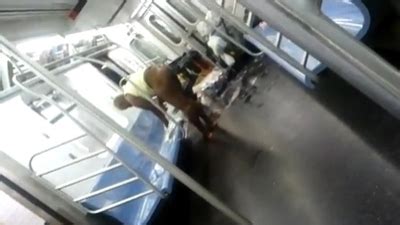 Woman Baths Fully Nude On NYC Subway Gotta Love That City Goodnightsnack