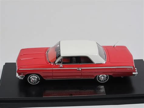 Goldvarg Collection 1962 Chevrolet Impala SS Hardtop Red 1 43 Neu