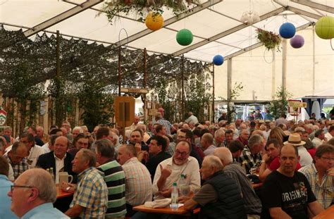 Happertshausen Hunderte Feldgeschworene Feiern Jubil Um Hassberge