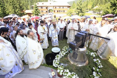 Hramul Schitului Gura Izvorului Episcopia Ortodox A Covasnei I