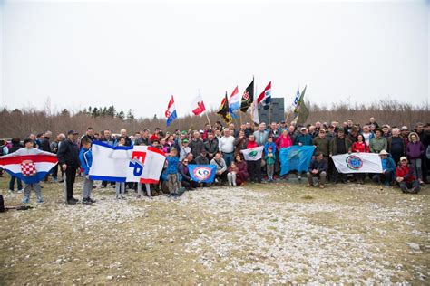 ODRŽAN MEMORIJALNI USPON NA PROKOS U SPOMEN NA PET STRADALIH HRVATSKIH