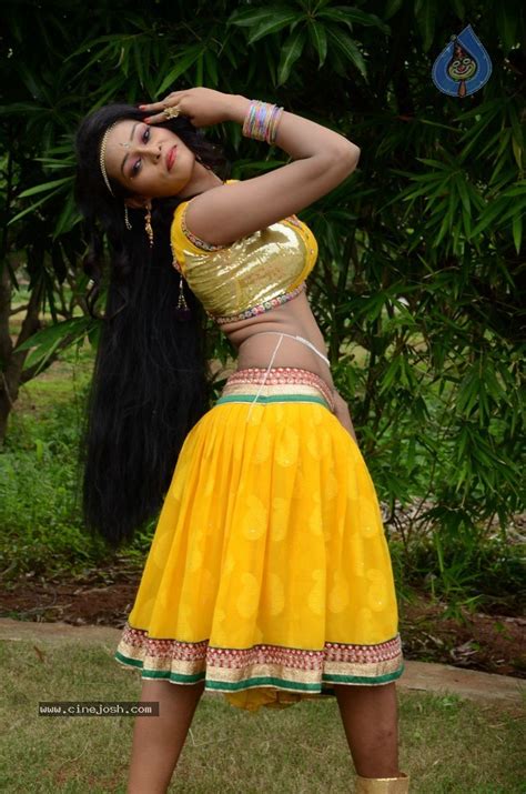 Actress Nisha Hot Stills Photo 13 Of 86