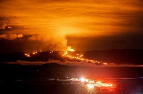 美国夏威夷冒纳罗亚火山持续喷发 熔岩流逼近道路 搜狐大视野 搜狐新闻