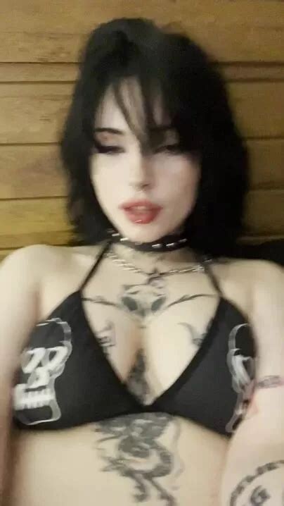Would You Fuck A Pregnant Goth Girl