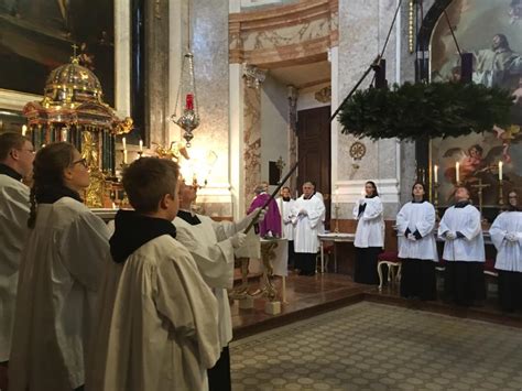 Adventskranzweihe In Der Schlosskapelle Sch Nbrunn Sankt Stanislaus Orden