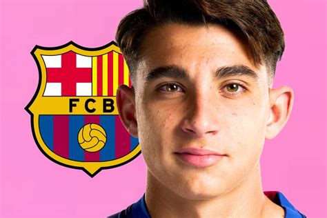 Toni Fernández tranquiliza a Hansi Flick tras lo sucedido en el Barça