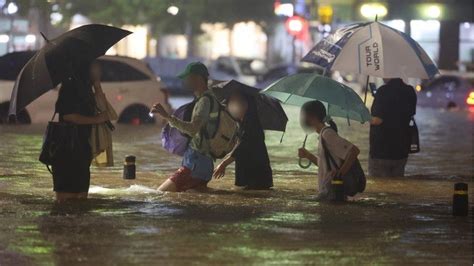 Seoul Floods Eight Dead Amid Heaviest Rain