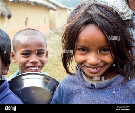 Poor Children Smiling Hi Res Stock Photography And Images Alamy