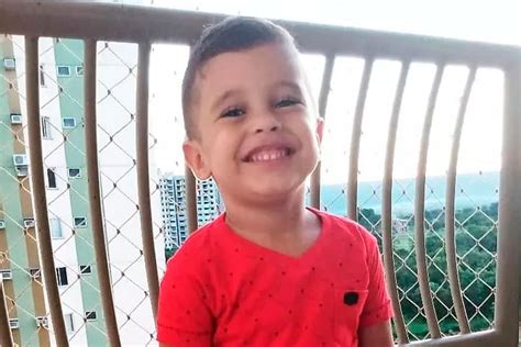 Menino que passou mais de dois anos em coma após afogamento morre O