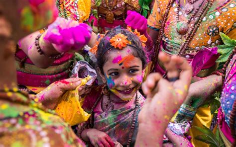 Photo essay: Colourful Holi celebrations in Kolkata - SilverKris