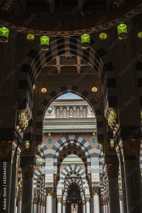 The Charming Interior works and Light designing of Masjid al Nabawi ...