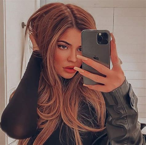 Pin By Nadine Bellott On Kylie Jenner Mirror Selfie Kylie Jenner Jenner