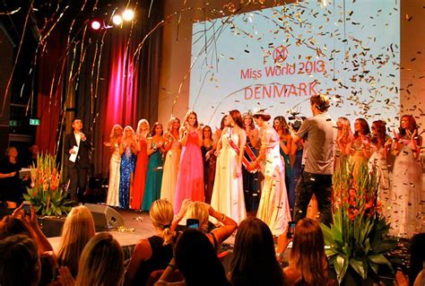 Deltagere S Ges Til Miss World Danmark Show