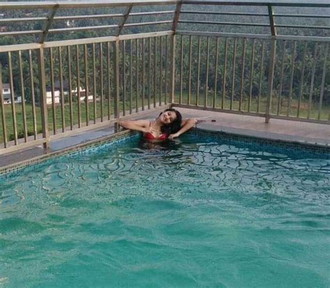 anika in bikini பகனயல எனன அறநதல அனக பகபபடம உளள yennai arindhaal anika in