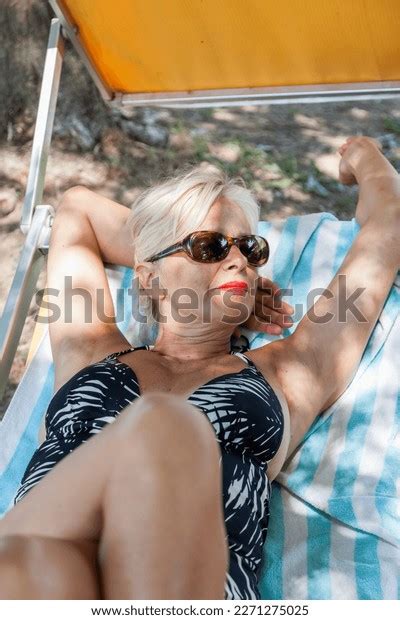 ภาพ ภาพสต็อก วัตถุ 3 มิติและเวกเตอร์เกี่ยวกับ Sexy Mature Woman Public 67 รายการ Shutterstock