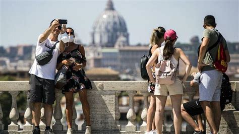 Ok ma che caz o è la turismofobia la guerra contro i luoghi